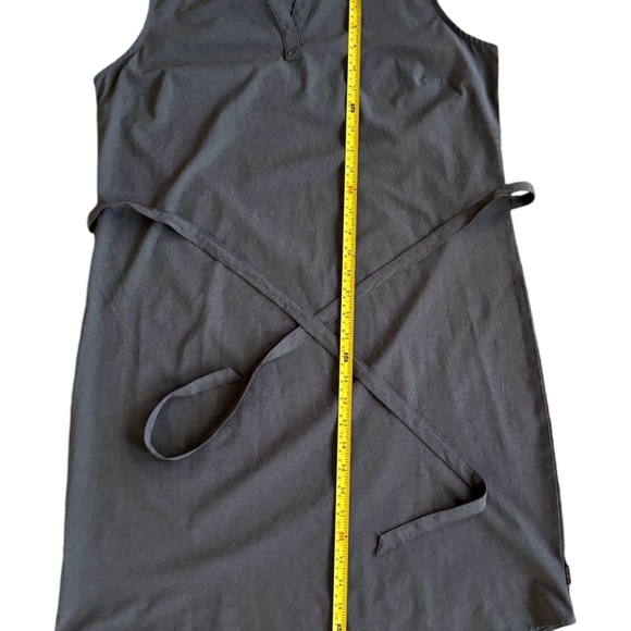 Eddie Bauer Departure sleeveless travel dress grey with tie belt size L NWOT - Picture 2 of 9